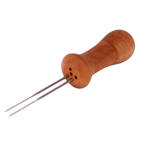 Size 2-3 Ventilating needle with wooden handle